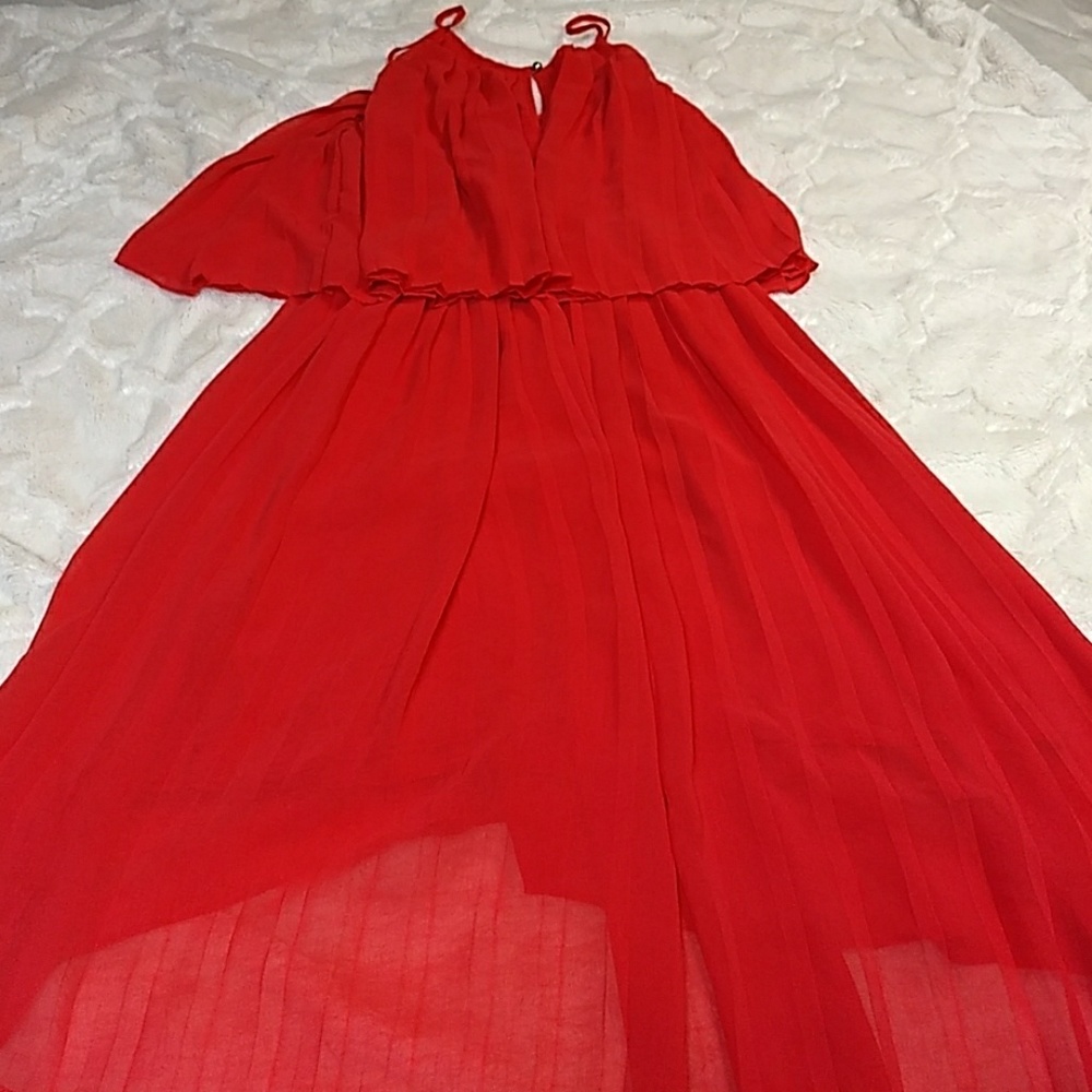 Red dress - Picture 3 of 3